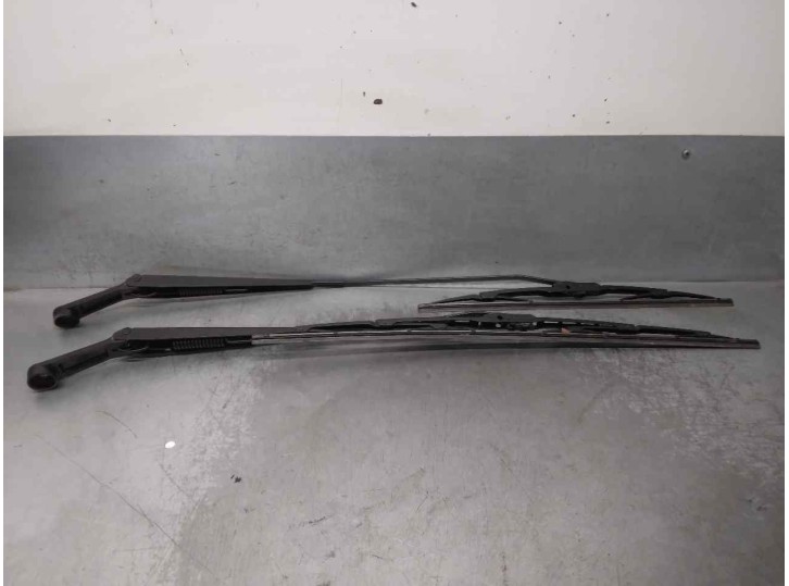 Recambio de brazo limpia delantero derecho para suzuki splash a5b 1.0 12v cat referencia OEM IAM 3833051K30 