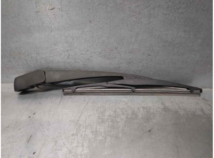 Recambio de brazo limpia trasero para suzuki splash a5b 1.0 12v cat referencia OEM IAM 3882151K02 