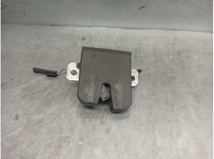 Replacement boot / tailgate lock for Volkswagen Polo (9N3) 1.4 TDI OEM IAM reference 6Q6827505D 