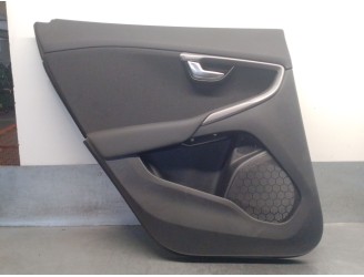 Recambio de guarnecido puerta trasera izquierda para volvo v40 hatchback (525) d2 referencia OEM IAM 1319940 31696312 