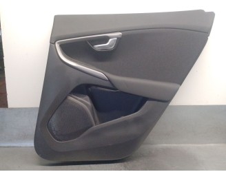 Recambio de guarnecido puerta trasera derecha para volvo v40 hatchback (525) d2 referencia OEM IAM 1319941 31407497 