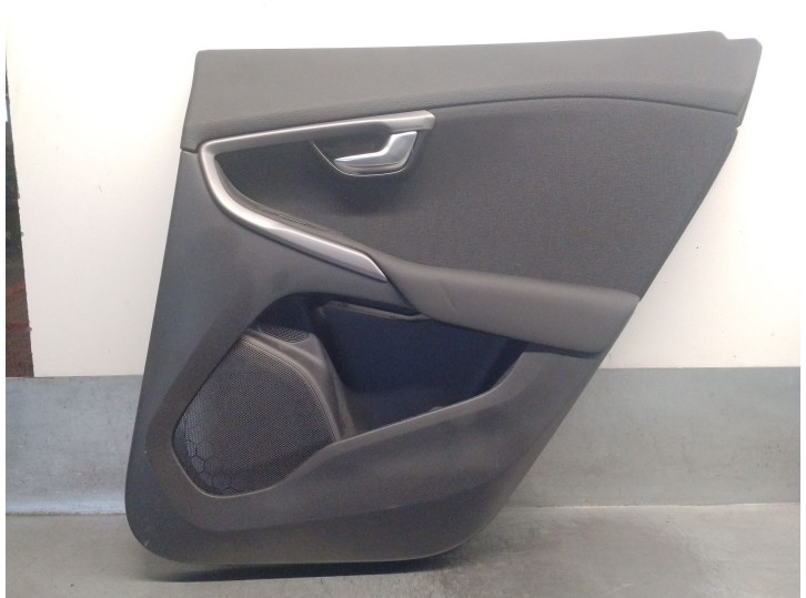 Recambio de guarnecido puerta trasera derecha para volvo v40 hatchback (525) d2 referencia OEM IAM 1319941 31407497 