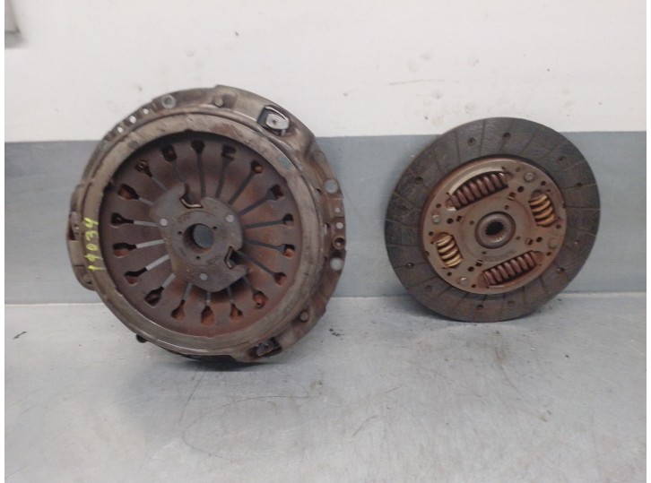 Recambio de kit embrague para citroën xantia berlina 1.9 turbodiesel referencia OEM IAM 9630092580 9630095280 VALEO