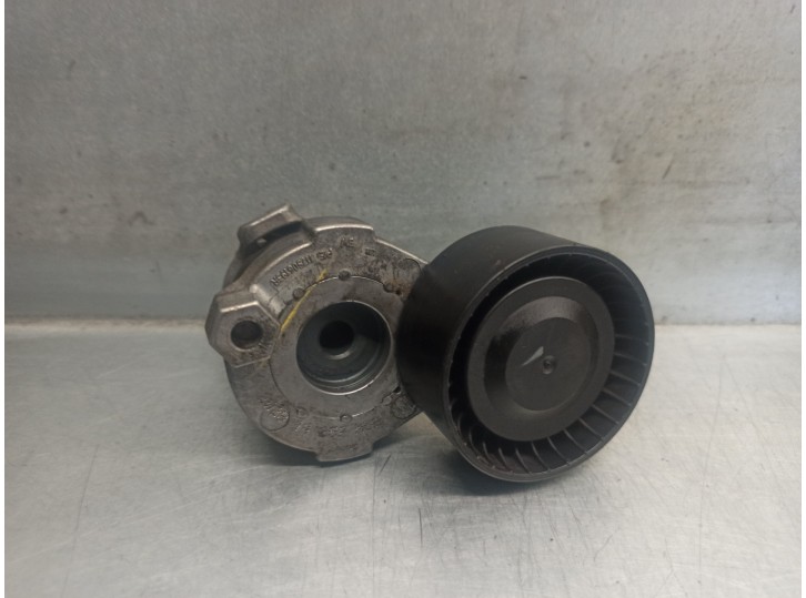 Recambio de soporte alternador para renault megane iii berlina 5 p 1.2 16v referencia OEM IAM 117506193R 