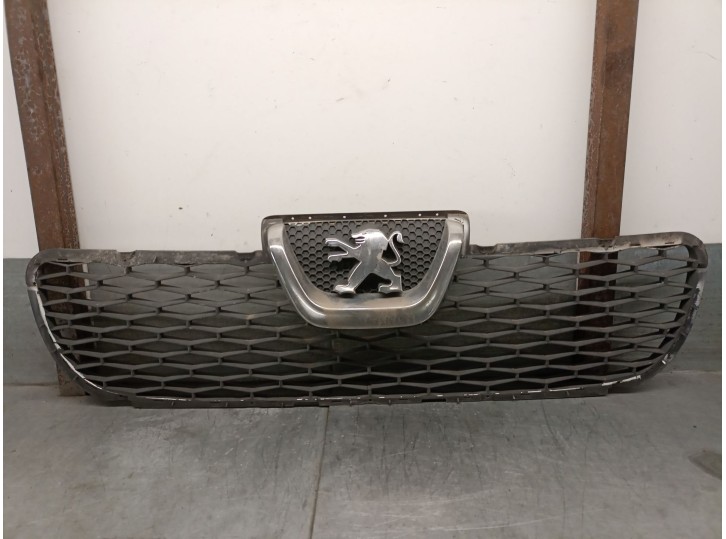 Recambio de rejilla delantera para peugeot boxer furgoneta 2.2 hdi 100 referencia OEM IAM 1306599070 1614288680 