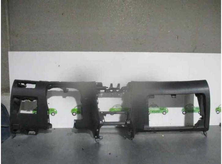 Recambio de salpicadero para toyota corolla (e12) 2.0 turbodiesel cat referencia OEM IAM 5530212030B0 PARTE INFERIOR 