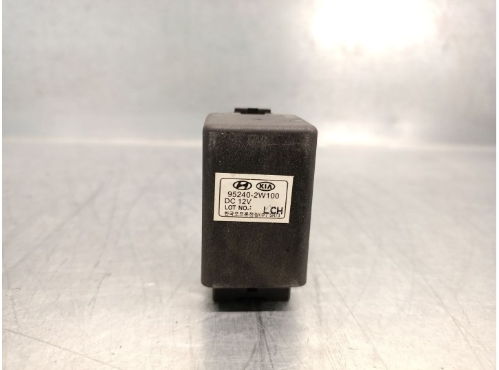 Replacement relay for Kia Cee'd (JD) 1.6 CRDi 136 OEM IAM reference 952402W100 952402W100 