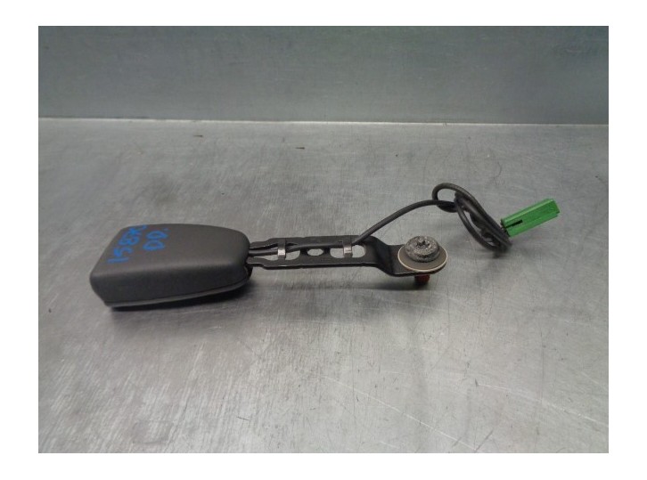 Replacement seatbelt buckle for Volvo V50 estate D5 Edition R-Design OEM IAM reference 6841897 2 RIGHT PINS