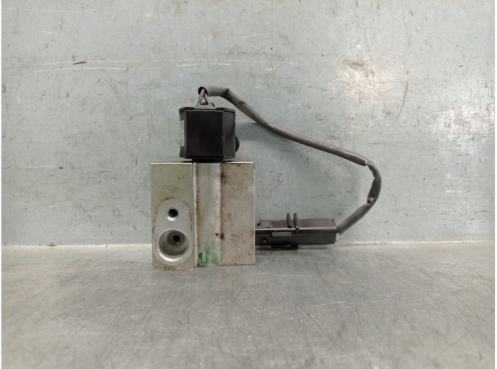 Recambio de valvula expansion para renault zoe (bfm_) zoe referencia OEM IAM 924893668R 924893668R 4433101182 DENSO