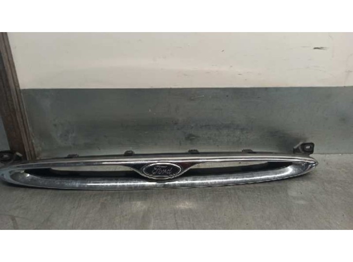 Recambio de rejilla delantera para ford escort berlina 1.6 referencia OEM IAM 95AB8200CC 