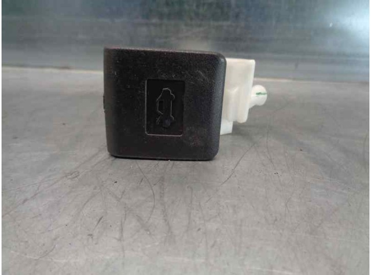 Recambio de mando para toyota auris 1.4 turbodiesel cat referencia OEM IAM 773060D120  