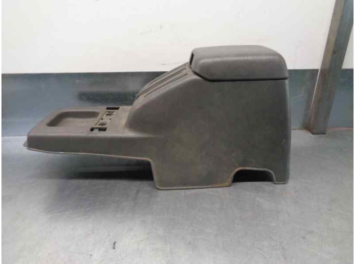 Replacement central armrest for Nissan Terrano/Terrano II (R20) 2.7 Turbodiesel OEM IAM reference 969100F610 