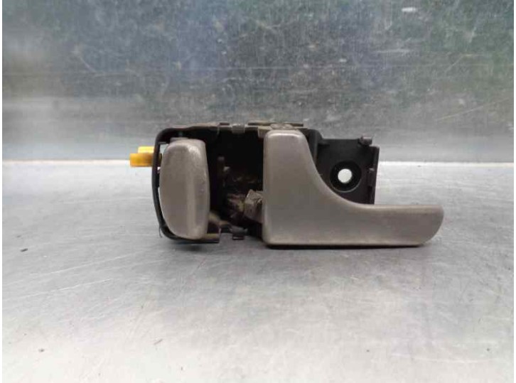 Replacement front left interior door handle for Nissan Terrano/Terrano II (R20) 2.7 Turbodiesel OEM IAM reference 806710F0
