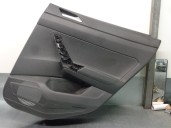 Recambio de guarnecido puerta trasera derecha para volkswagen polo advance referencia OEM IAM 2G6867212N  