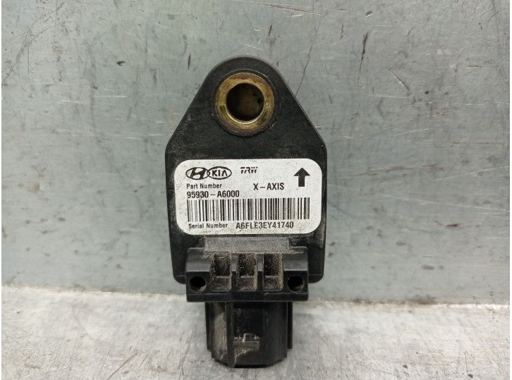 Recambio de sensor impacto para kia cee´d (jd) 1.6 crdi 136 referencia OEM IAM 95930A6000 