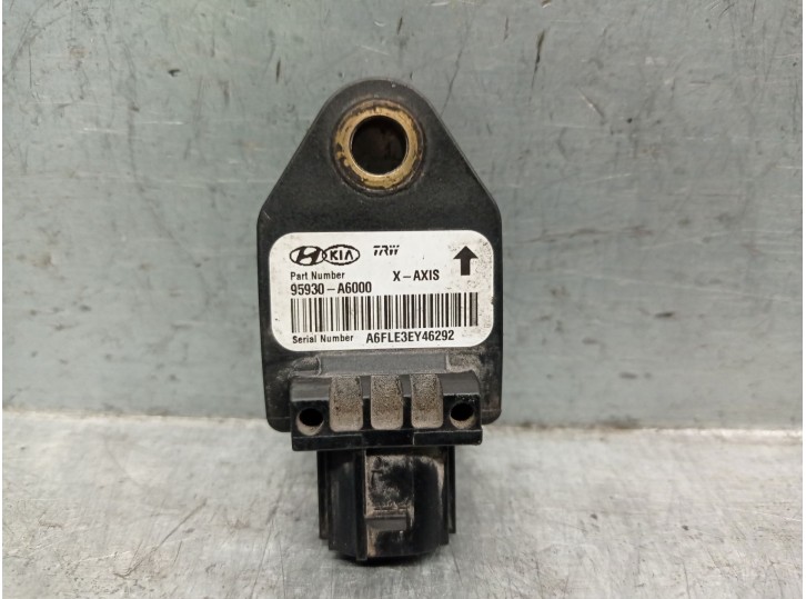 Recambio de sensor impacto para kia cee´d (jd) 1.6 crdi 136 referencia OEM IAM 95930A6000 