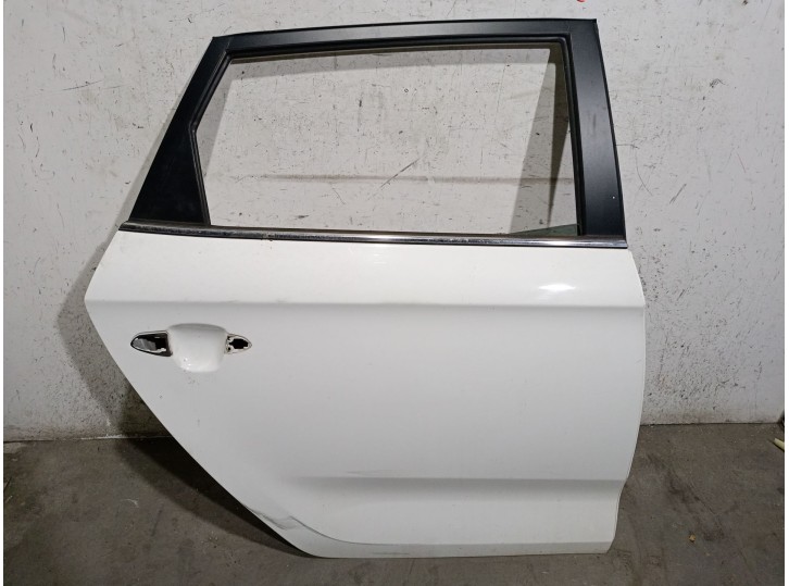 Recambio de puerta trasera derecha para kia carens iv 1.7 crdi referencia OEM IAM 77004A4000 77004A4000 
