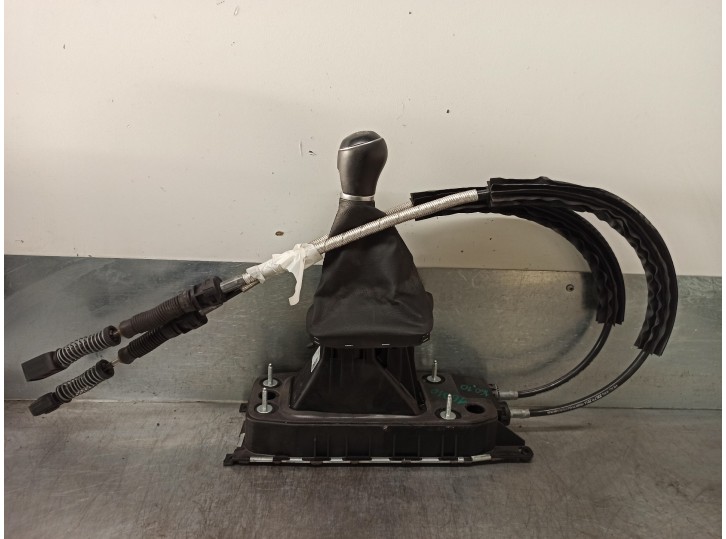 Recambio de palanca cambio para volkswagen polo advance referencia OEM IAM 2Q0711049J  