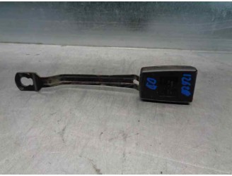 Recambio de enganche cinturon para audi a4 berlina (b5) 1.9 tdi referencia OEM IAM 8D0857755B 