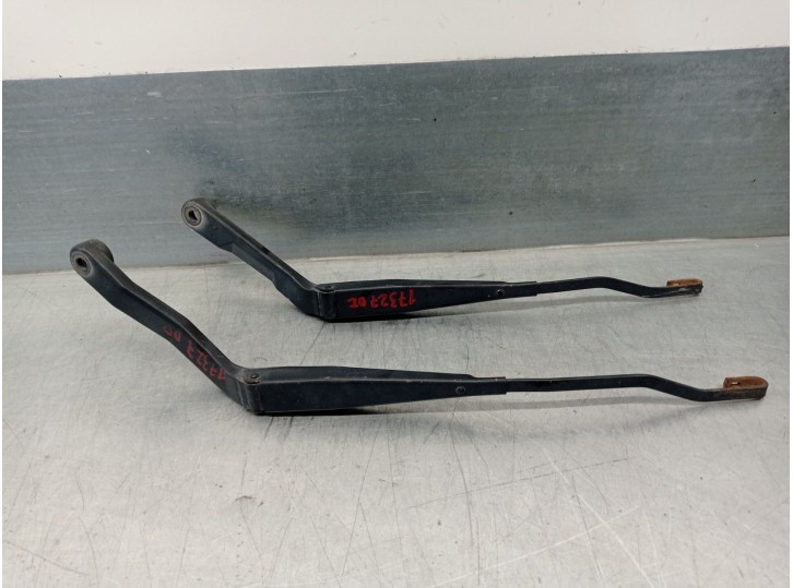 Recambio de brazo limpia delantero derecho para ssangyong korando 2.3 turbodiesel cat referencia OEM IAM 7831006002X 7832006000X