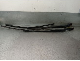 Recambio de brazo limpia delantero derecho para ford b-max (jk) 1.0 ecoboost referencia OEM IAM AV1117526AC  AV1117526CC