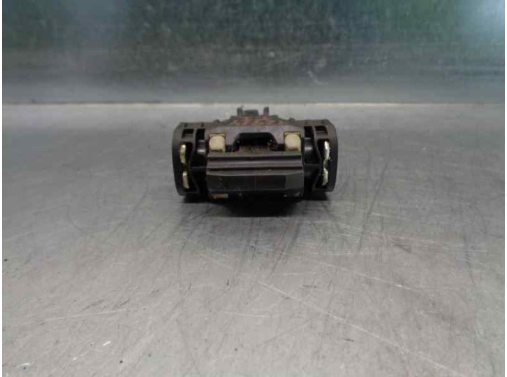 Recambio de retenedor puerta para volvo v50 familiar 2.0 diesel cat referencia OEM IAM   