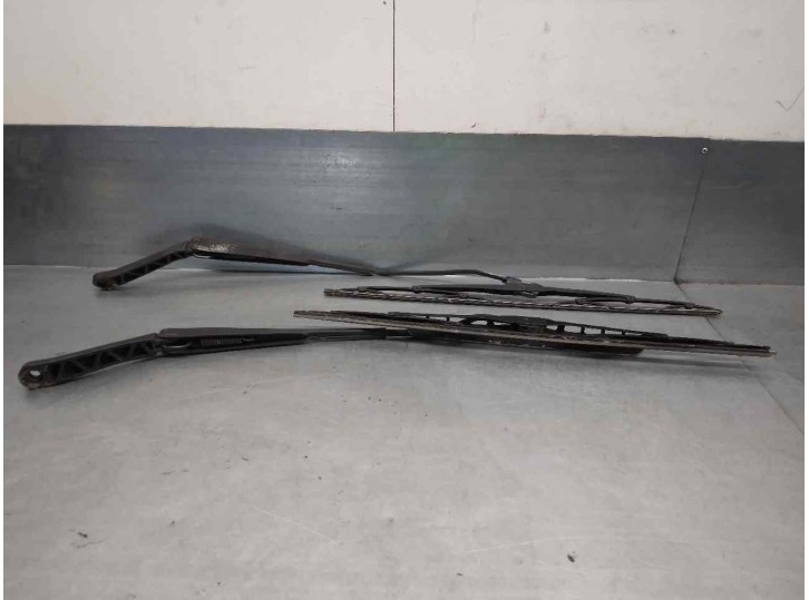 Recambio de brazo limpia delantero derecho para mg serie 600 (rh) 2.0 cat referencia OEM IAM 56103937  