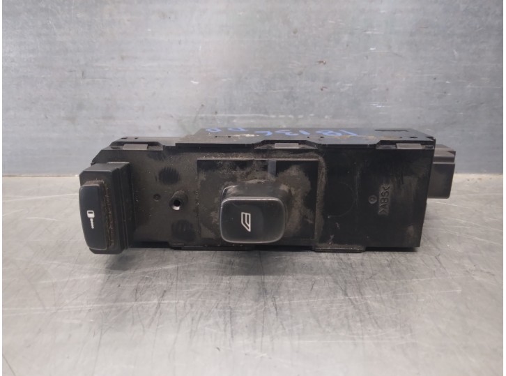 Recambio de mando elevalunas delantero derecho para volvo xc70 2.5 20v turbo cat referencia OEM IAM 30658147  