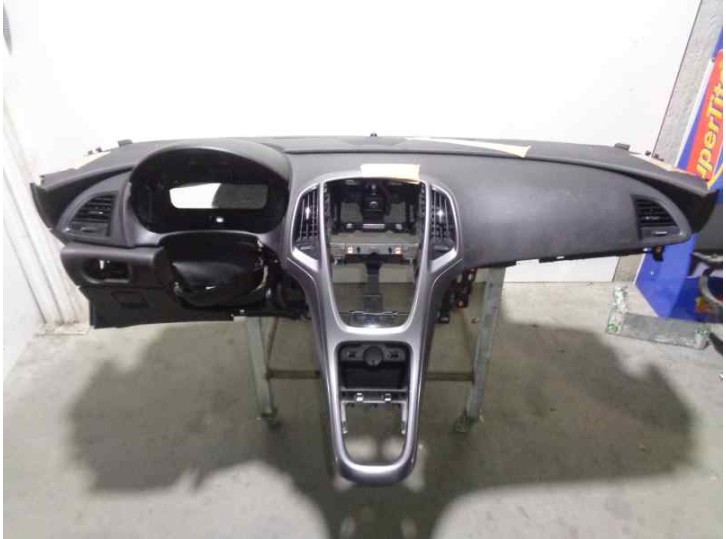 Recambio de salpicadero para opel astra j gti 1.4 sedan p10 referencia OEM IAM 2201335 NEGRO 