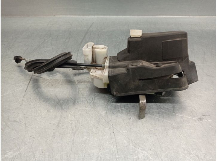 Recambio de cerradura puerta delantera izquierda para maserati quattroporte 4.7 v8 cat referencia OEM IAM 6/2 PINES 