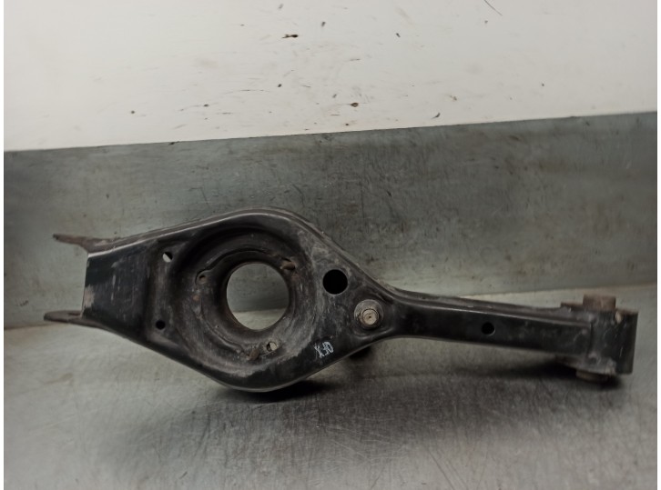 Replacement of rear right lower suspension arm for Kia Sportage 1.7 CRDi CAT OEM IAM reference 552203U800 