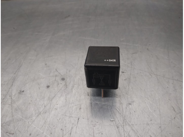 Recambio de rele para volvo xc70 2.5 20v turbo cat referencia OEM IAM V23134  