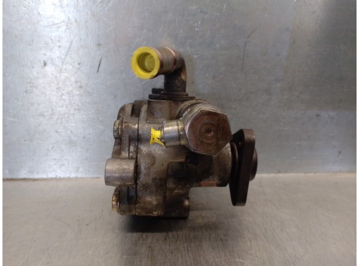 Recambio de bomba servodireccion para volkswagen passat berlina (3b2) 1.8 referencia OEM IAM 8D0145156L KV18002 KYB