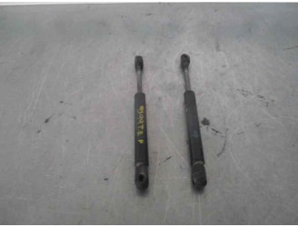 Replacement boot/tailgate gas struts for Nissan Primera saloon (P12) 2.2 16V turbodiesel CAT OEM IAM reference 0867QZ
