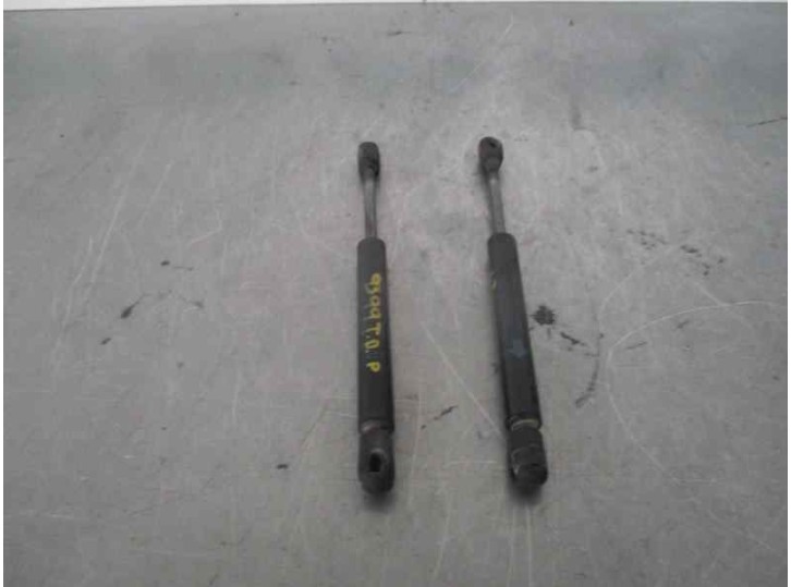 Replacement boot/tailgate gas struts for Nissan Primera saloon (P12) 2.2 16V turbodiesel CAT OEM IAM reference 0867QZ