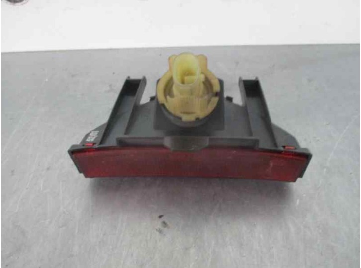 Replacement center brake light for Nissan Primera sedan (P12) 2.2 16V turbodiesel CAT OEM IAM reference 270275 2PINES 