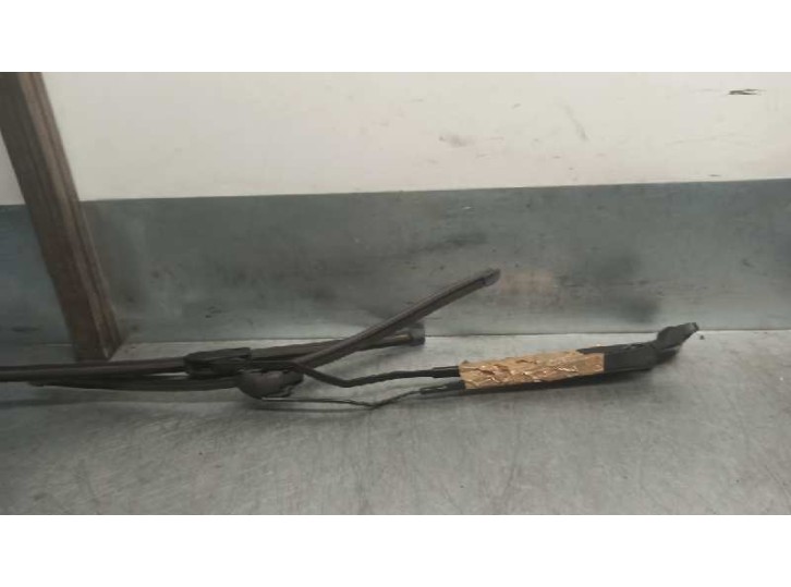 Recambio de brazo limpia delantero derecho para citroën xsara berlina 1.9 turbodiesel referencia OEM IAM 