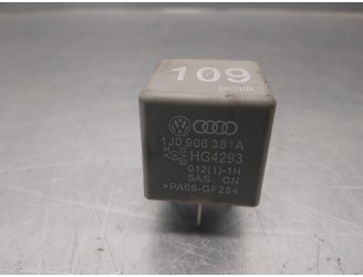 Replacement relay for Seat Ibiza (6L1) 1.4 TDi OEM IAM reference 1J0906381A 