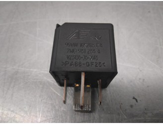 Replacement relay for Seat Ibiza (6L1) 1.4 TDI OEM IAM reference 7M0951253A 