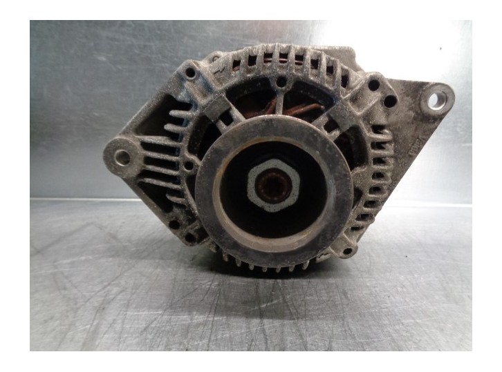 Replacement alternator for Renault Clio II Phase I (B/CBO) 1.6 OEM IAM reference 7700429042 2542275A VALEO