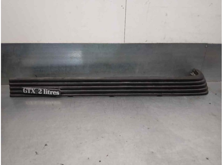 Recambio de molduras traseras para renault fuego 2.0 referencia OEM IAM 4678702  