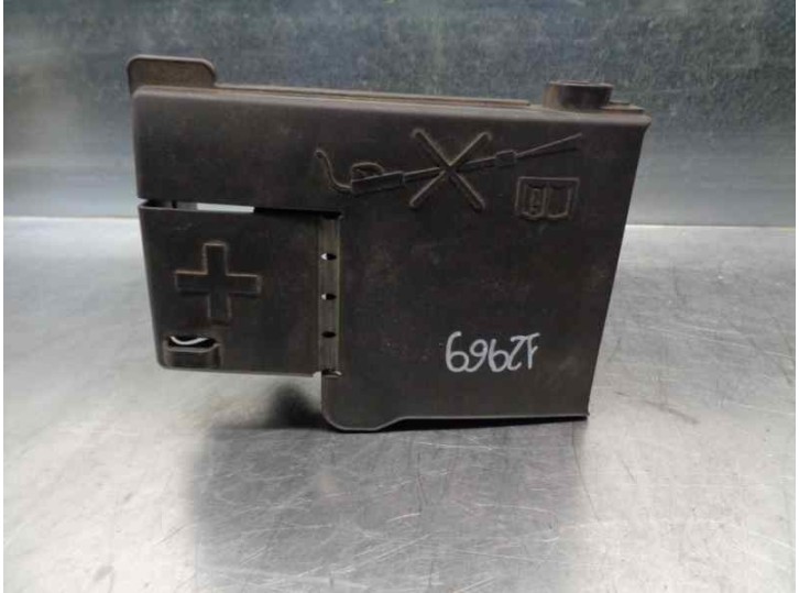 Recambio de caja reles / fusibles para opel astra j gti 1.4 sedan p10 referencia OEM IAM 13368497 