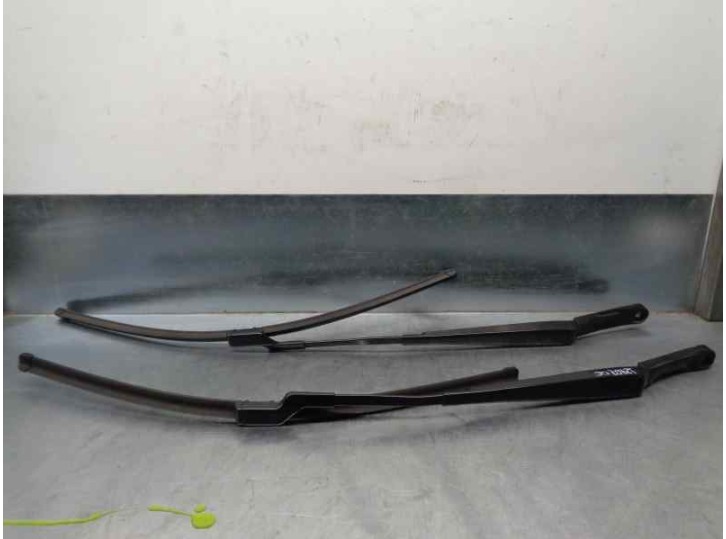 Replacement front right wiper arm for Opel Astra J GTI 1.4 sedan P10 OEM IAM reference 