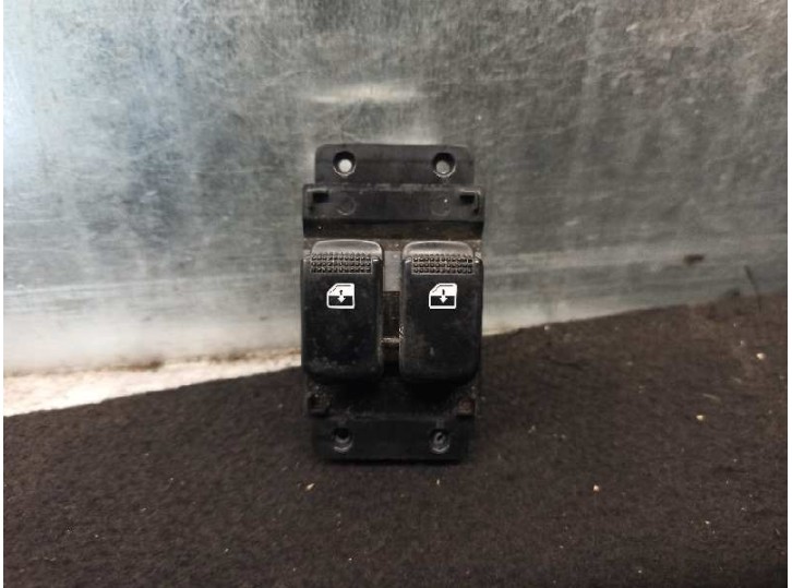 Recambio de mando elevalunas delantero izquierdo para hyundai i10 1.1 12v cat referencia OEM IAM 935700X0004X 