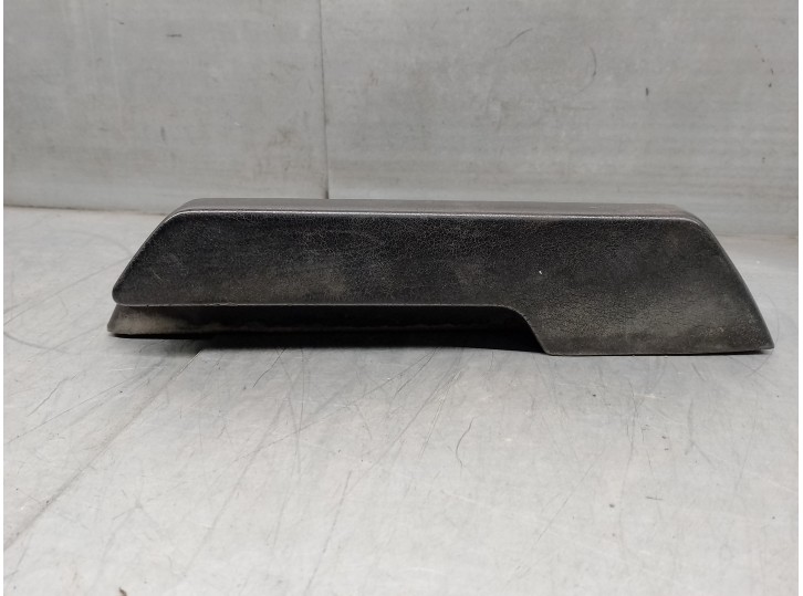 Recambio de molduras delanteras para renault r-4 f6a furgoneta referencia OEM IAM 50425 