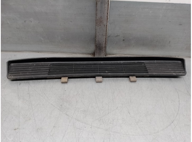 Recambio de embellecedor para renault r-4 f6a furgoneta referencia OEM IAM 688  