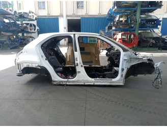 Recambio de aleta trasera derecha para toyota yaris cross (mxp_) 1.5 hybrid a las 4 ruedas (mxpj15) referencia OEM IAM 616010D37