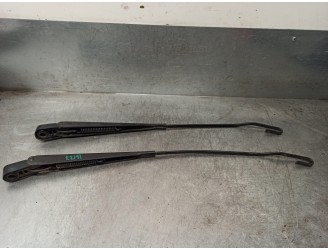 Replacement right front wiper arm for Ford Transit closed box van, short (FY) (2000 =>) FT 330 2.4 OEM IAM reference YC