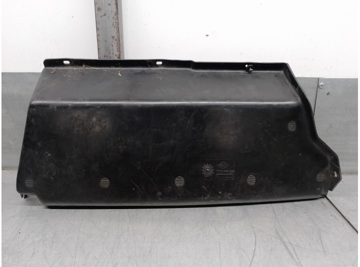 Recambio de molduras delanteras para renault r-4 f6a furgoneta referencia OEM IAM 7700623250 