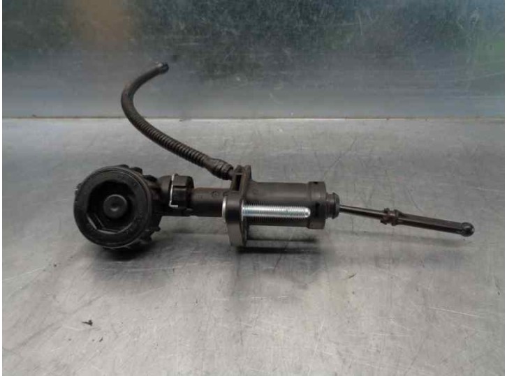 Recambio de bomba embrague para opel astra j gti 1.4 sedan p10 referencia OEM IAM 55561915  